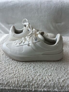 lululemon athletica Off-White Cream Low-Top Platform Sneakers